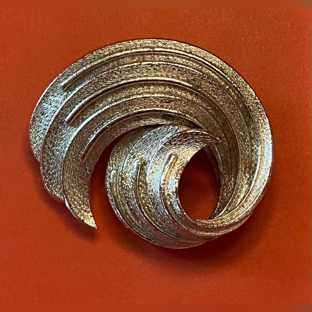 Vintage Women’s Brooch Pin Swirl Wave Silver Tone 1.5 X 2”